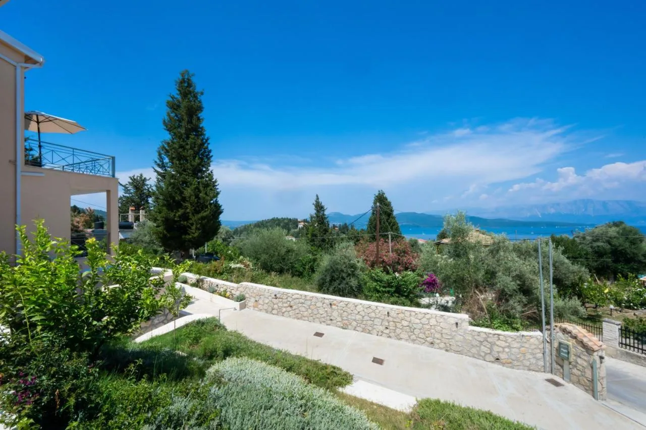 Τοπίο της Λευκάδας όπως φαίνεται από τη βίλα