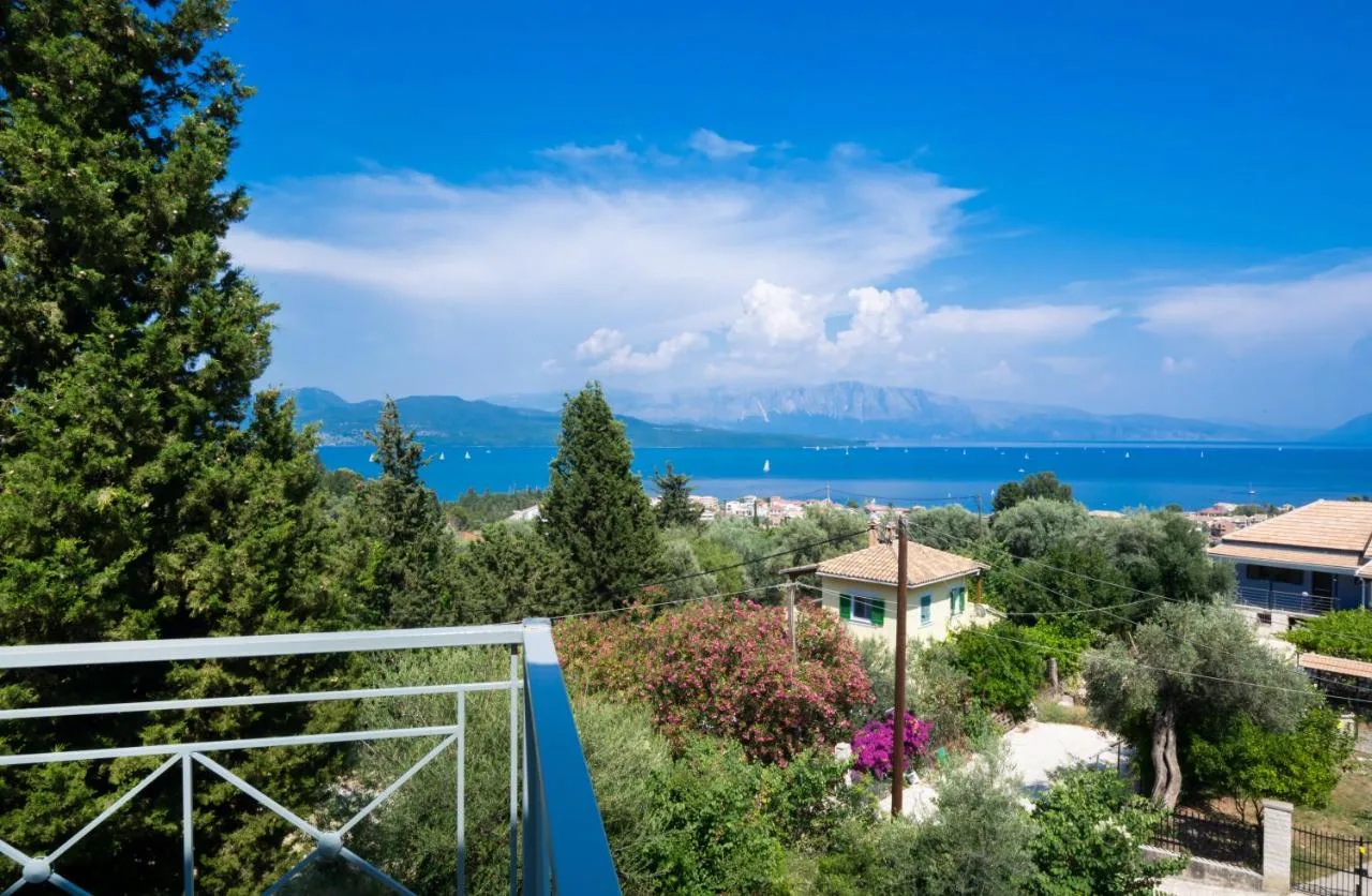 Θέα από τη βίλα προς το ευρύτερο τοπίο της Λευκάδας